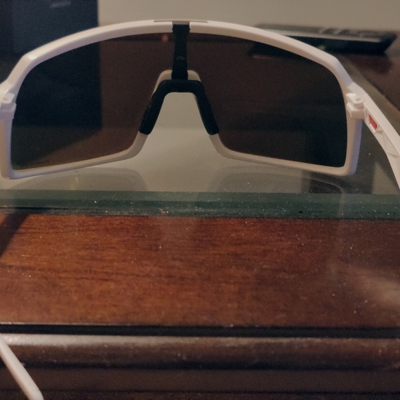 Oakley - Picture 6 of 7